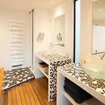 Superbe Maison D'architecte Entierement Climatisee Avec Piscine Et Professionnel Villa Talence