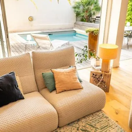 Superbe Maison D'architecte Entierement Climatisee Avec Piscine Et Professionnel