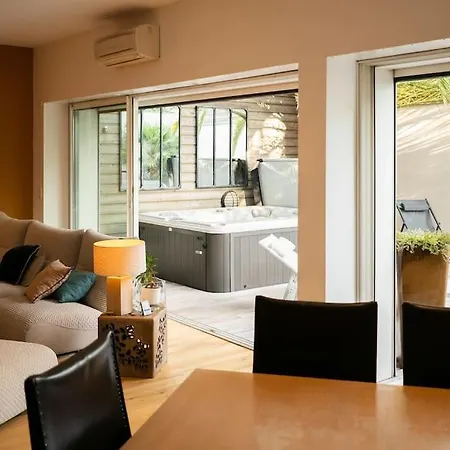 Superbe Maison D'architecte Entierement Climatisee Avec Piscine Et Professionnel Villa *